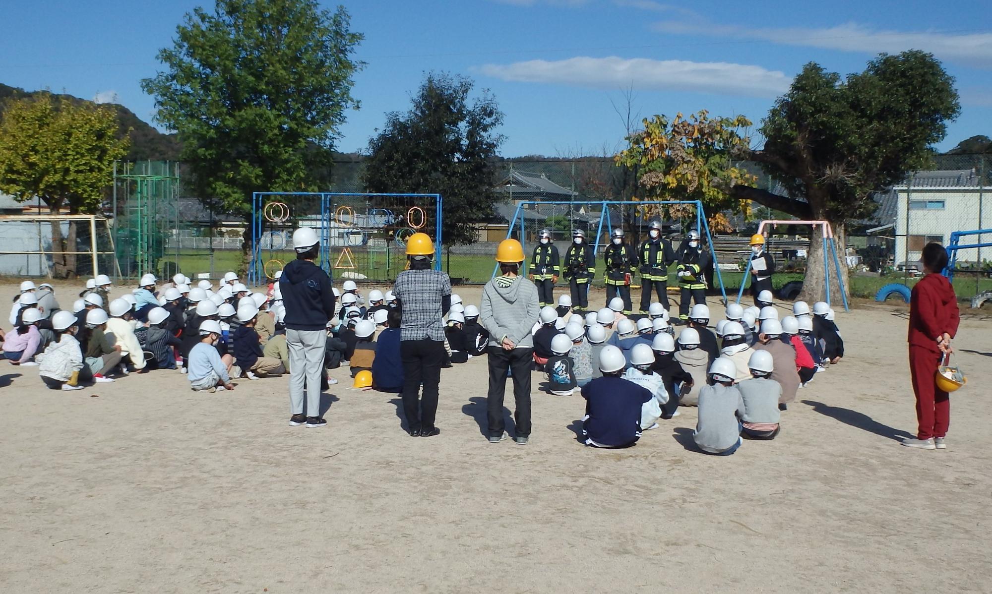 訓練に対する消防職員による講評の画像