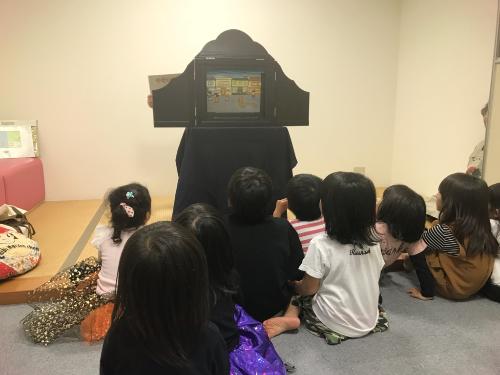 よみかたり会の様子の写真