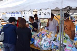 地元企業による地場産品の販売